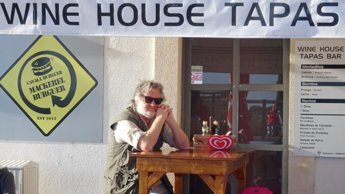 Wolf vor Bar sab-1